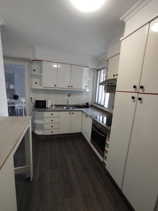 Espacioso Piso Con Garaje Cerca Del Centro De Vigo Extérieur photo